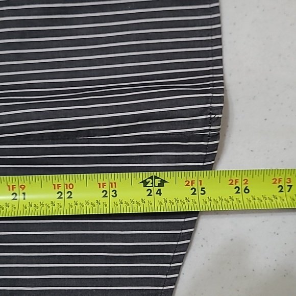 Express Black & White Striped V-neck Button-up Shirt size Medium - Picture 7 of 7